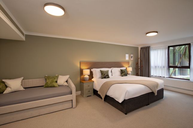 Flat 14, Monarch House, London photo 4