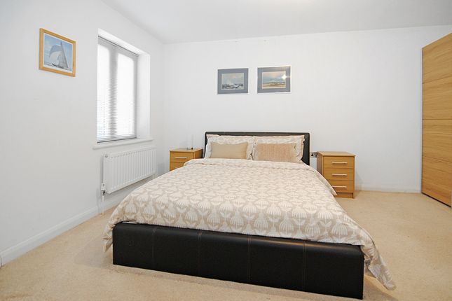 Flat Flat 4, 43, Newark Lane, Woking photo 5