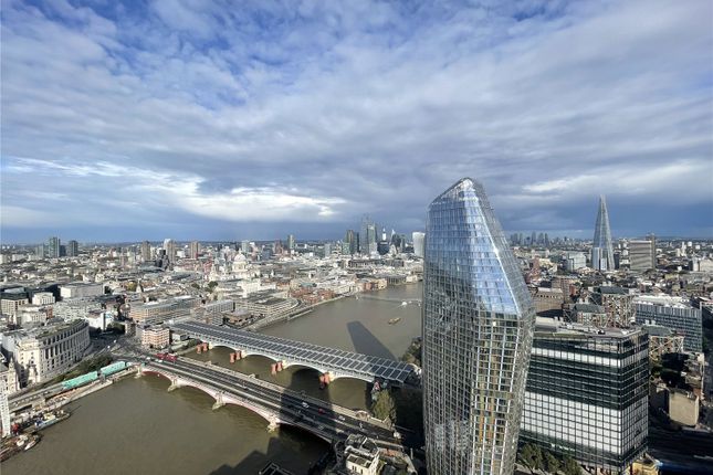 Flat for sale in Penthouse, Southbank Tower, 55 Upper Ground, London