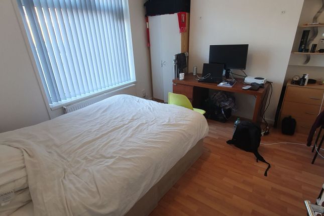 91 Richards Street, Cardiff photo 3