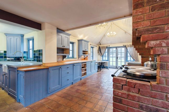 2, Stone Lane, Royston photo 3