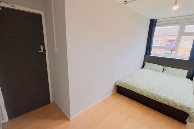138, Mount Pleasant Lane, London photo 4