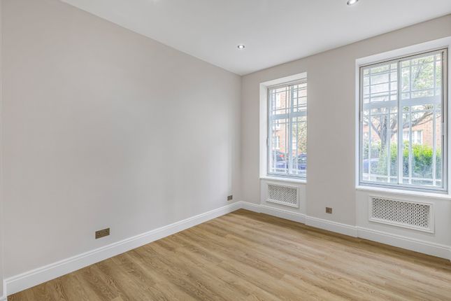 Flat 137 Arthur Court,, Queensway, London photo 4