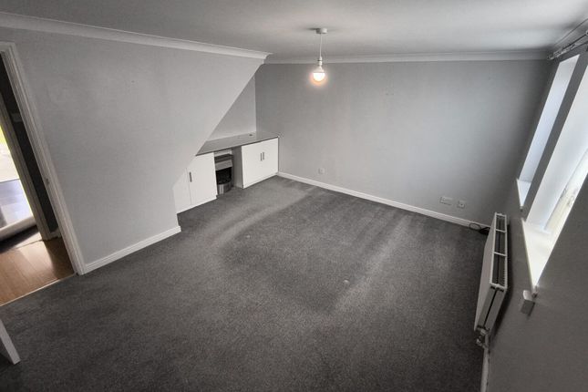 18, Douglas Close, Grays photo 5