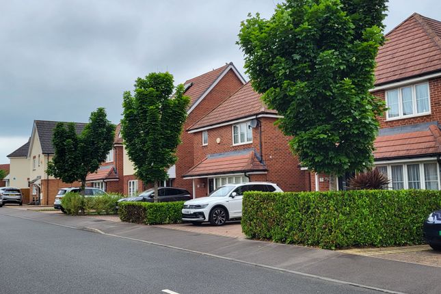 Thumbnail Flat to rent in Bateson Drive, Leavesden, Watford