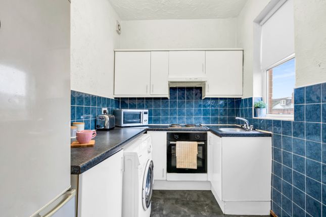Terraced house to rent in Hyde Park Road, Leeds