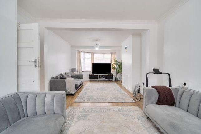 33, Curzon Avenue, Stanmore photo 3
