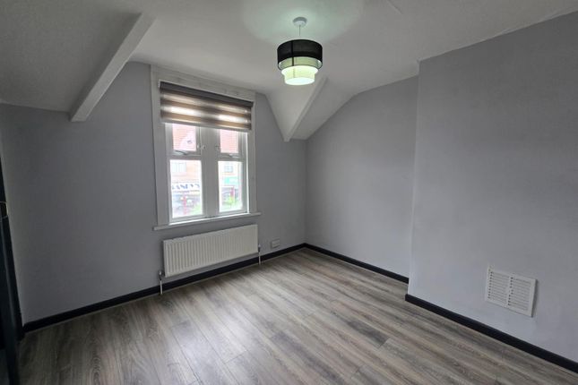 44, Woodside Green, London photo 3