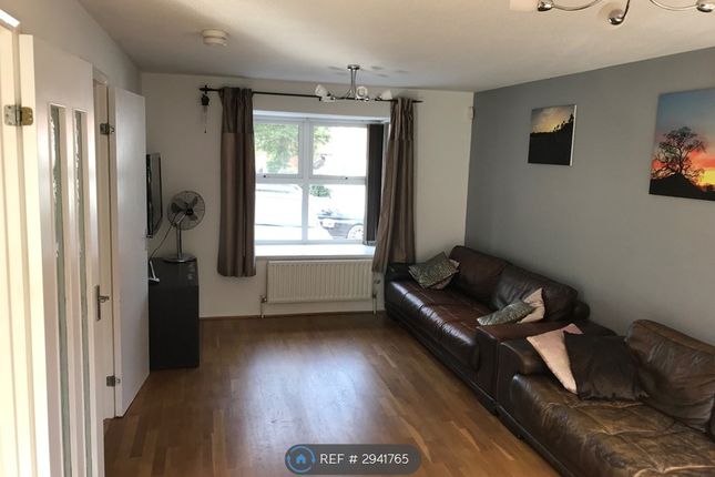 Northcliffe Close, Worcester Park photo 2