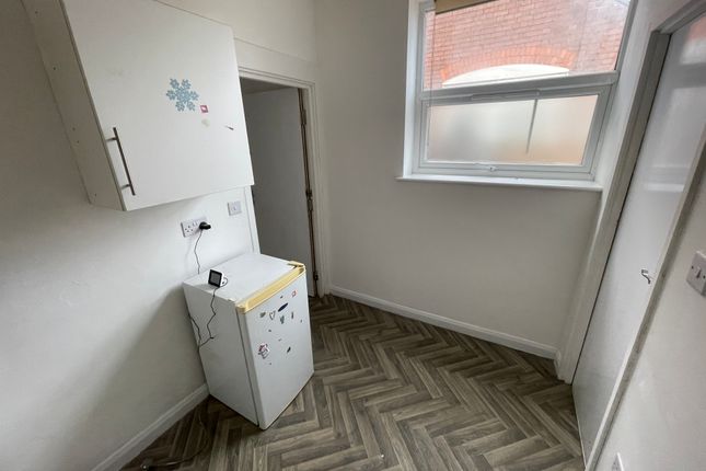 Flat 2, 36, Ashburnham Road, Luton photo 4