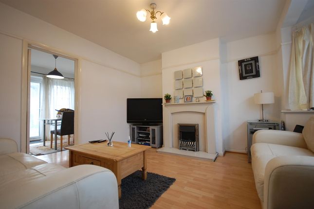 Thumbnail Property to rent in Royal Crescent, Ruislip, Middlesex