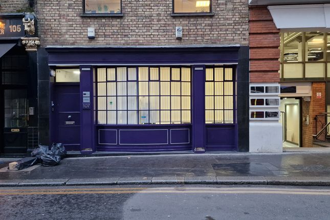Office to let in 107 Charterhouse Square, London