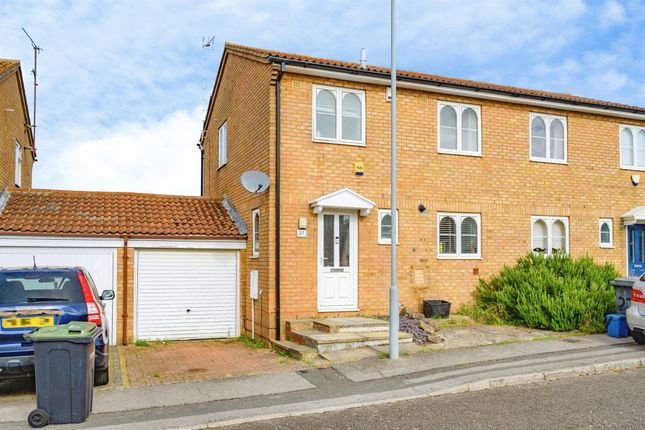 27, Falstone Green, Luton photo 2