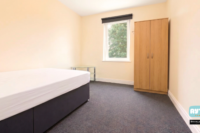 Room 6, 73 Rawmarsh Hill, Rotherham photo 2
