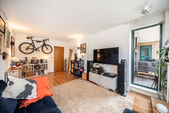 1-bed flat on Flat 59, Londinium Tower, 87, Mansell Street, London, £350,000