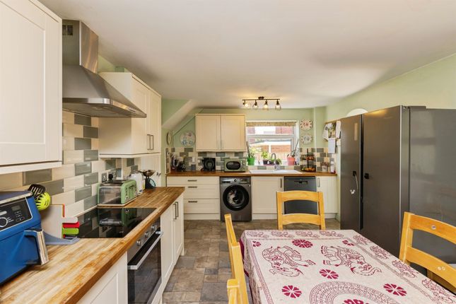 14, Hathaway Walk, LEEDS photo 4