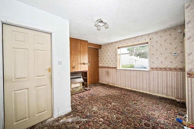 37, Hollinhurst Road, Manchester photo 3