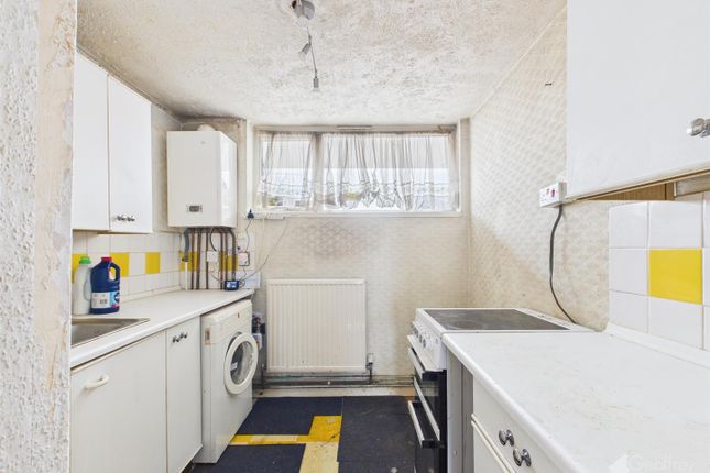 213, Brockles Mead, Harlow photo 4