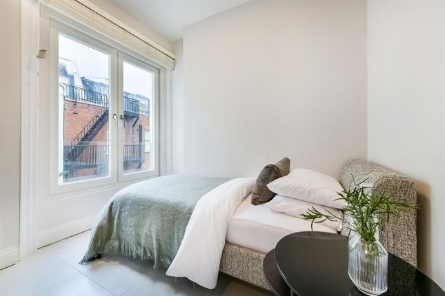 Knightsbridge Luxury  Flat 30, Wellington Court (11).Jpg