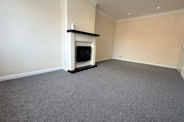 Maisonette to rent in Mabledon Avenue, Ashford