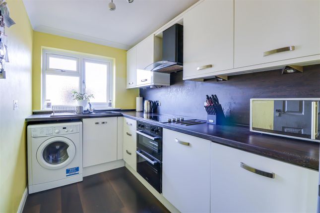 Flat 7, 153, Manchester Drive, Leigh-On-Sea photo 4
