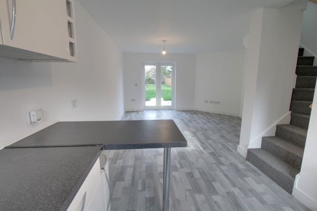 25, Acacia Grove, March photo 4