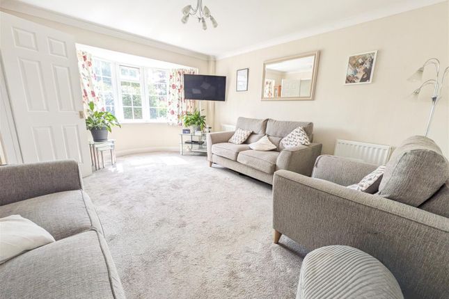 55, Downsview Crescent, Uckfield photo 2