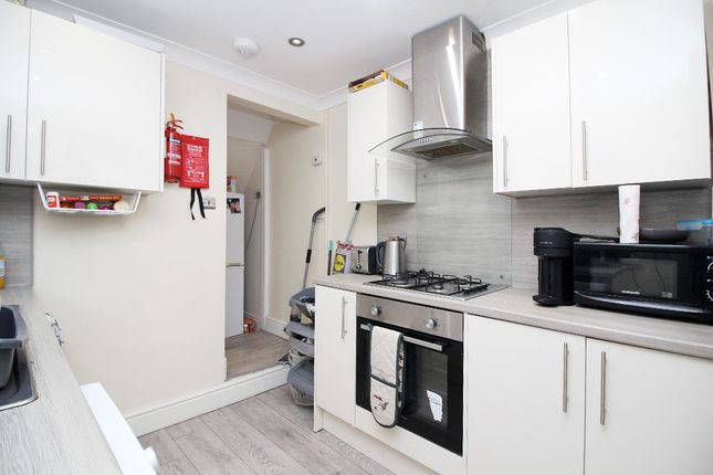 32, Oxford Street, Pontypridd photo 3