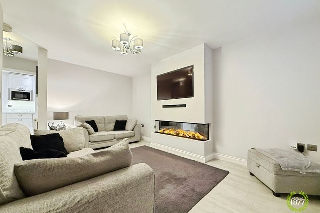 15 Kingsley Close, Blackburn photo 2