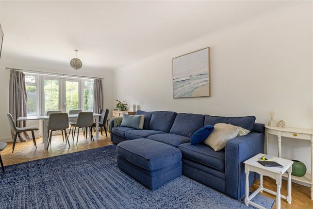 247, Brooklands Road, Surrey photo 3