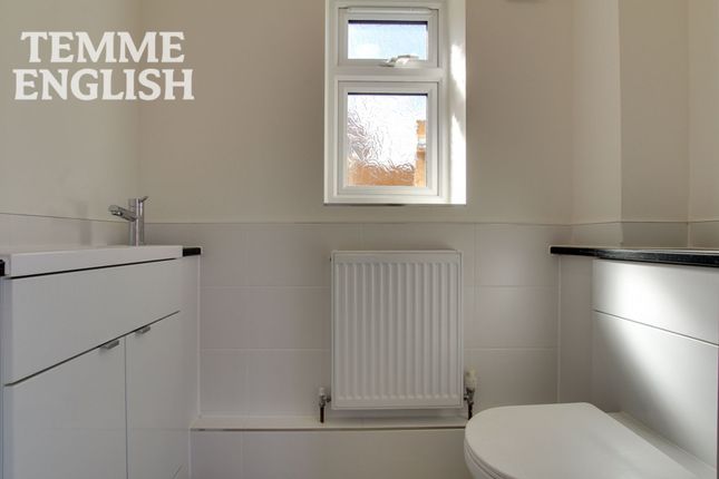 3 Creeksea Crescent, Wickford photo 5