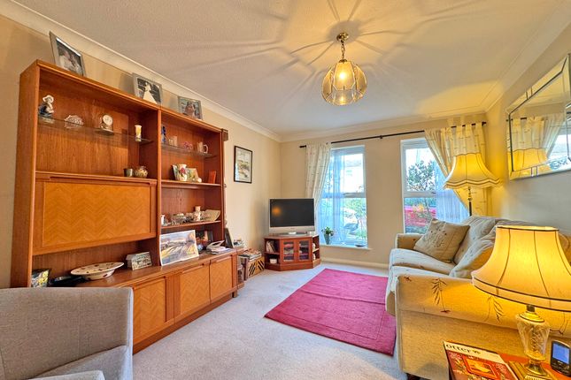 47, Meadowlands, Lymington photo 2