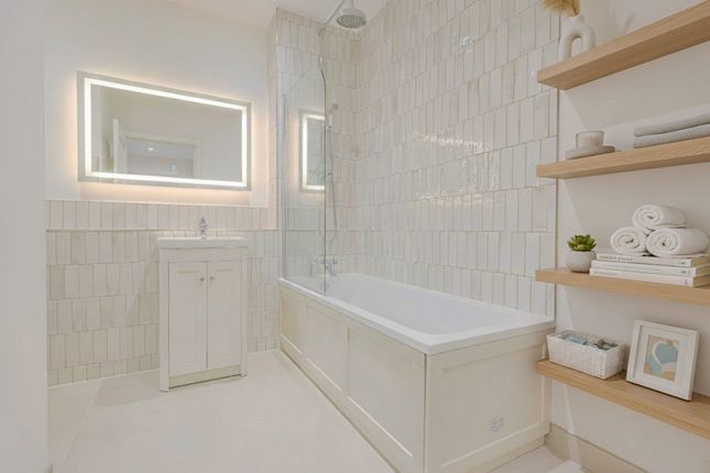 Flat Flat 1, 51, Chalkwell Avenue, Westcliff-on-Sea photo 3