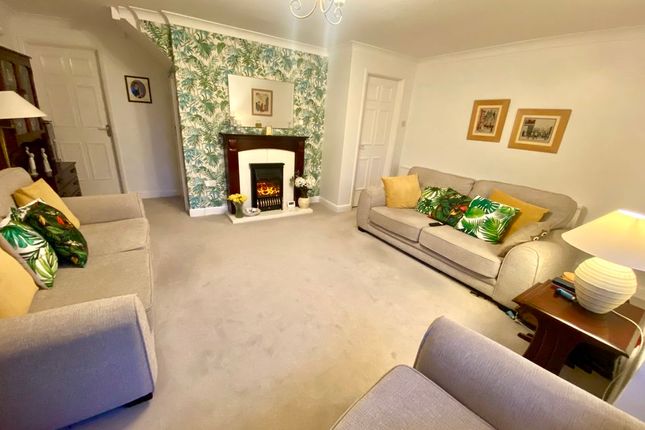14, Henley Gardens, Fareham photo 3