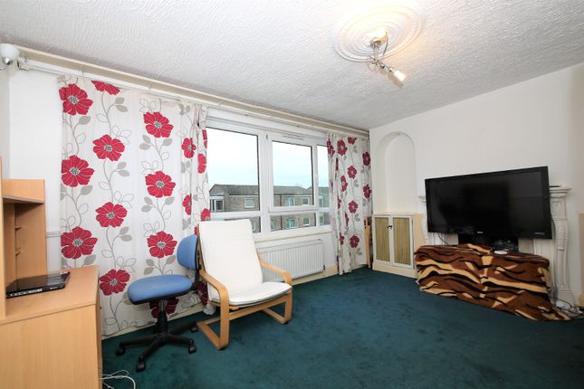 15, Gawsworth Close, London photo 2