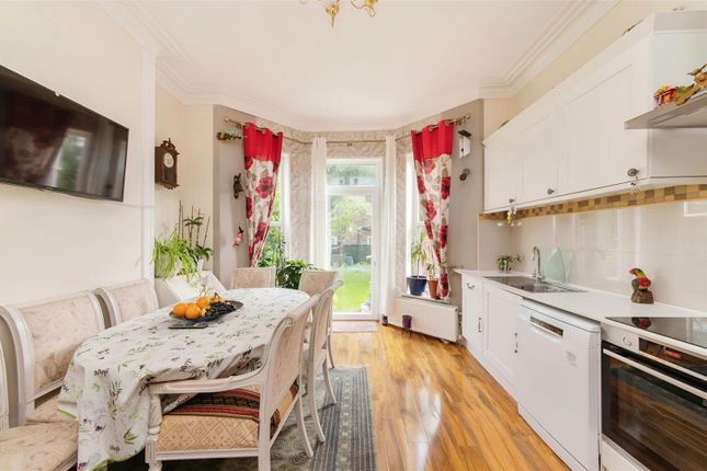 Flat for sale in Long Lane, London