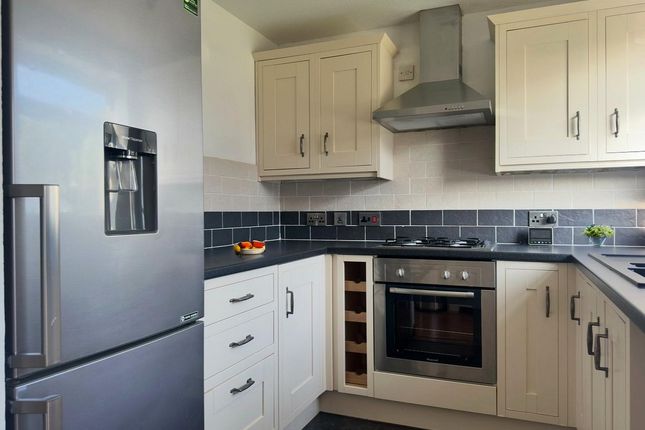 3, Laburnum Close, Newport photo 4