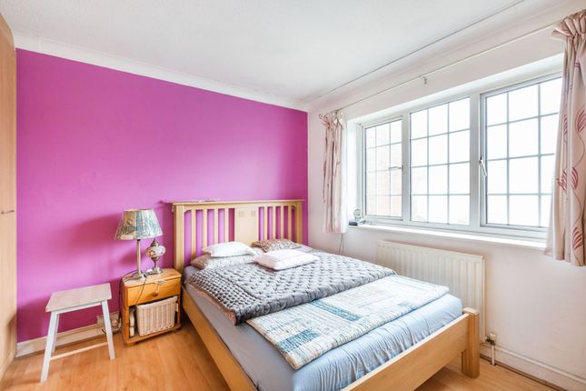 1 Binney Court, Crawley photo 5