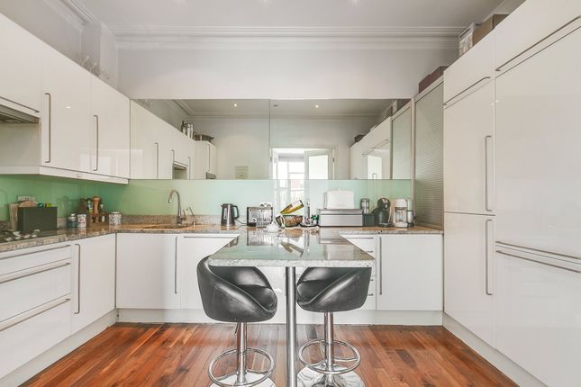 Flat for sale in Sutherland Avenue, Little Venice, London