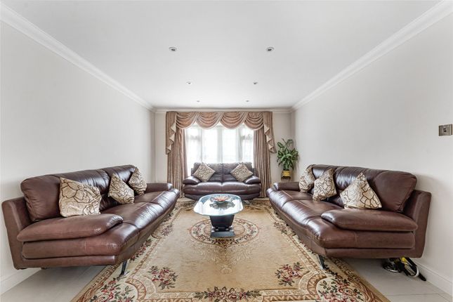 16, Blackley Close, Hertfordshire photo 3
