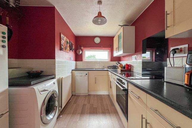 Palmers Grove, West Molesey photo 3