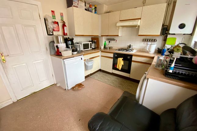 22, Leicester photo 3
