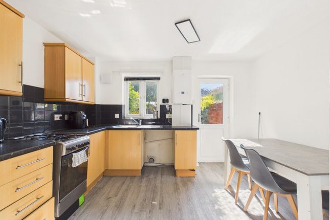 38 Charlestown Way, Hull, Hu9 1pj photo 4