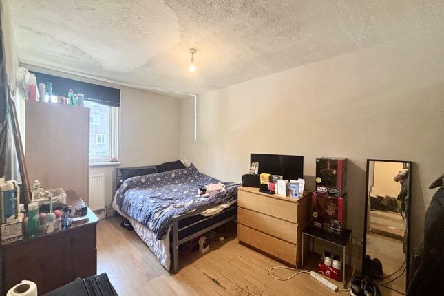 148, Dowdeswell Close, London photo 3