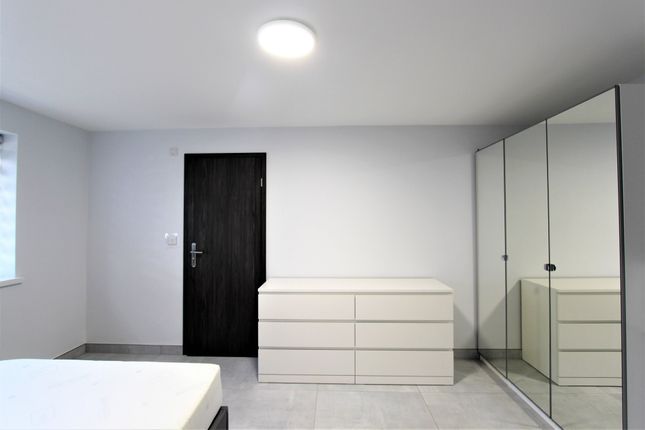 Flat 7, 75, Chaplin Road, Wembley photo 2