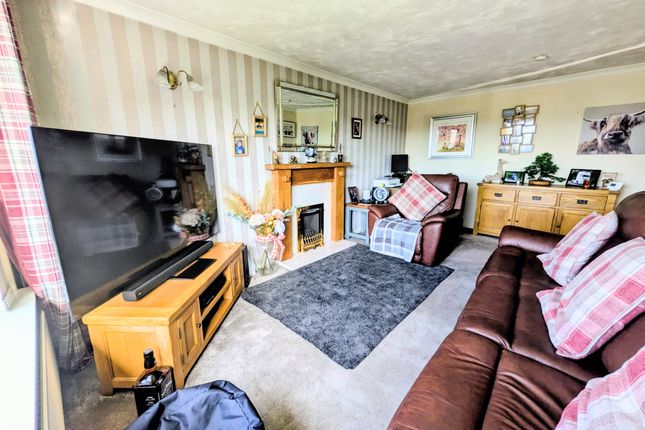 10, Elizabeth Crescent, Bradford photo 3