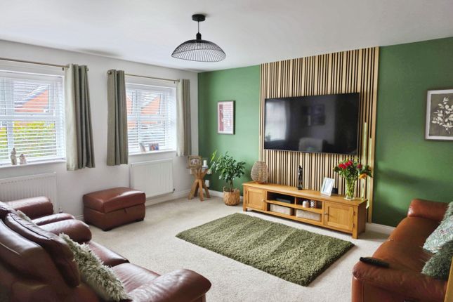10, Turners Pasture, Cheadle photo 3