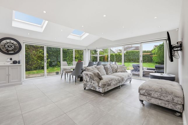 6 Janmead, Brentwood photo 3