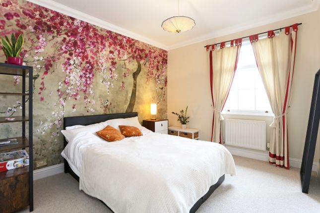 Flat to rent in Southlands Drive, Wimbledon