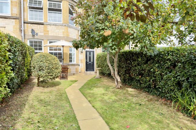 2-bed flat on 1, Ardfern, Gate Lane, Freshwater, £277,500